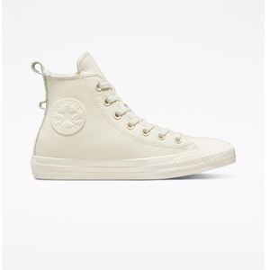 Converse in white leather in women’s size 6